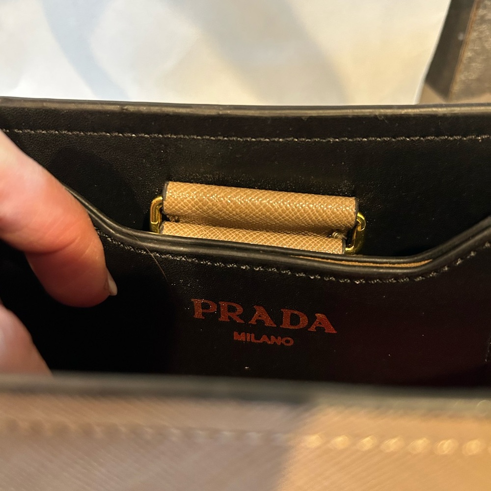 PRADA - Picture 4 of 12
